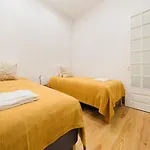 Heart Of Luxe For 10 Apartment