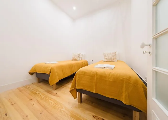 Heart Of Lisbon Luxe Stay For 10 * Lisboa