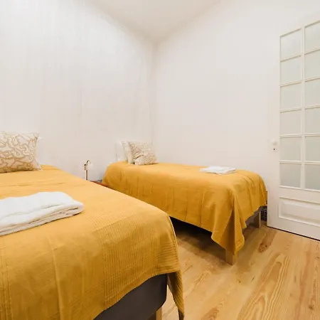 Heart Of Lisbon Luxe Stay For 10 Apartamento