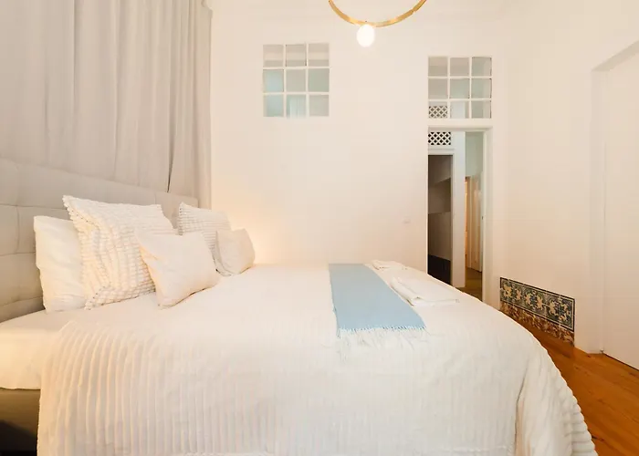 Heart Of Lisbon Luxe Stay For 10 Apartment Lissabon